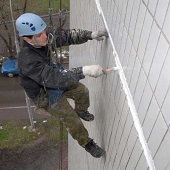 Заделка мест соединений панелей на городских постройках