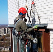 Выполнение ремонтных и монтажных работ промышленными альпинистами