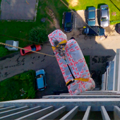 Подъем дивана альпинистами